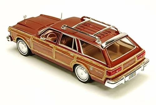 Motormax 1/24 Scale Diecast Model Car Chrysler LeBaron Town & Country Wagon, Red with Woodie Siding | 8" Length, Opening Doors & Hood thumbnail 5