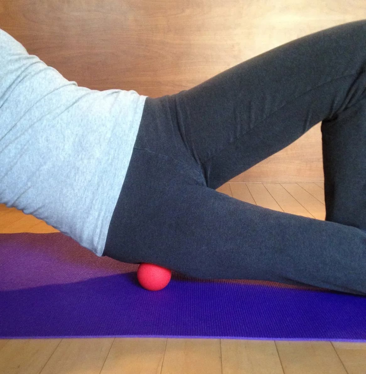Kieba Massage Lacrosse Balls (2.5 in / 6.35 cm) for Myofascial Release, Trigger Point Therapy, Muscle Knots, Yoga Therapy | Set of 2 Firm Balls (Blue and Red) - view 4