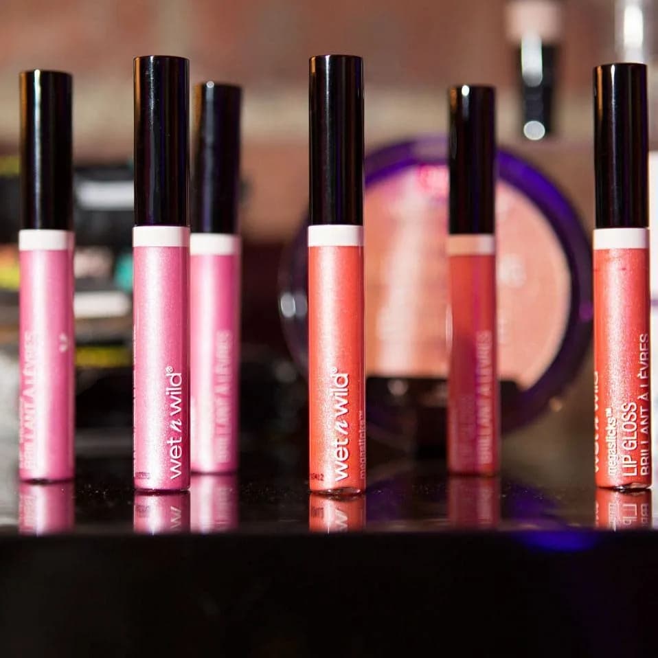 wet n wild MegaSlicks Lip Gloss Red Cherish | Ultra-Glossy, Vitamin-E Enriched, Vegan (16.26 ml / 0.55 Fl Oz) - view 8