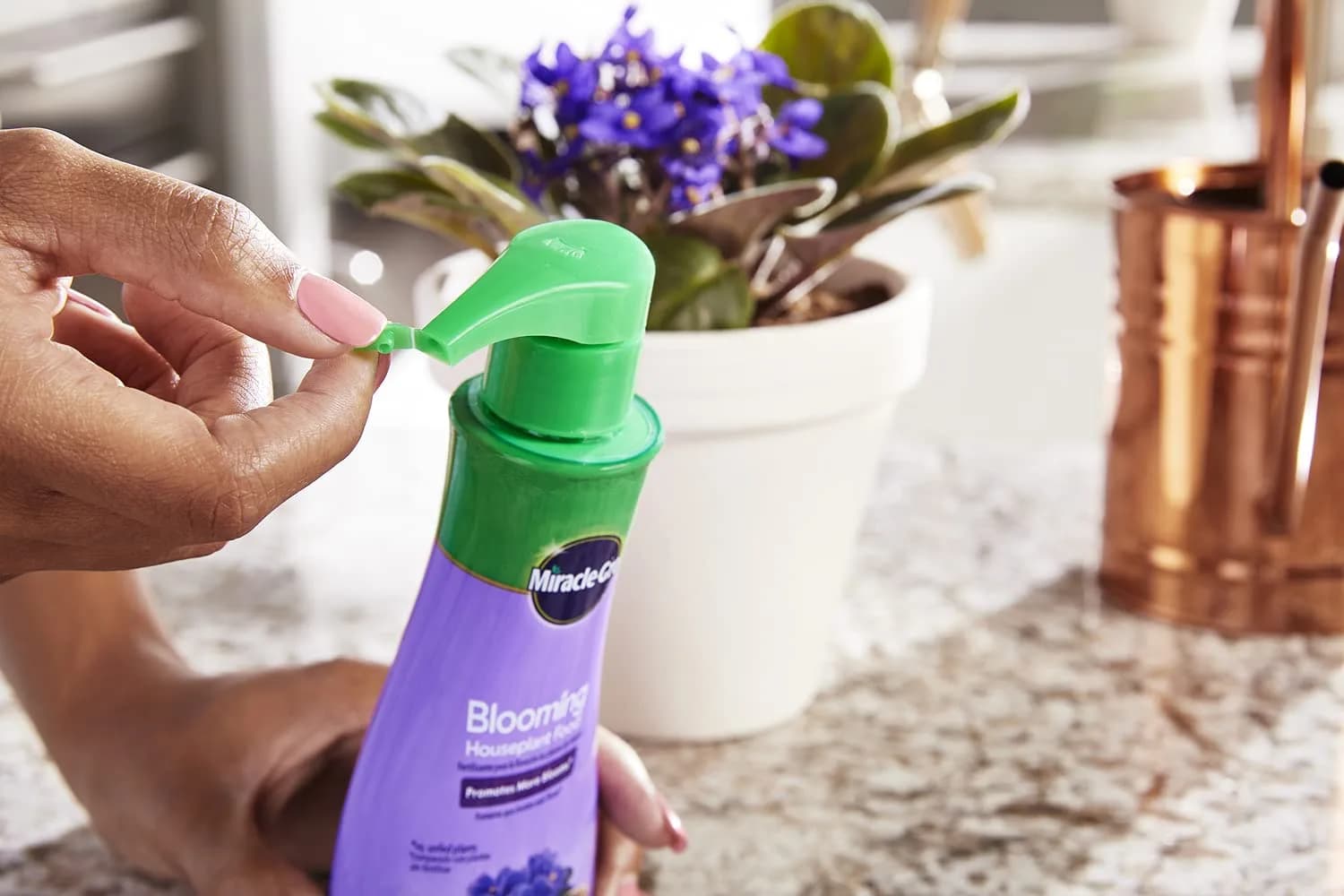 Miracle-Gro Blooming Houseplant Food, Plant Fertilizer 48 fl oz (6 x 8 fl oz Bottles) | Promotes More Blooms - view 3