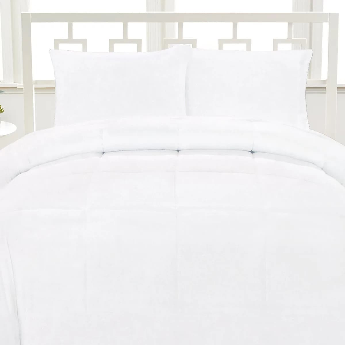 Aurora Bedding Twin Comforter | Hypoallergenic Microfiber Box Stitch Bed Cover — White / King