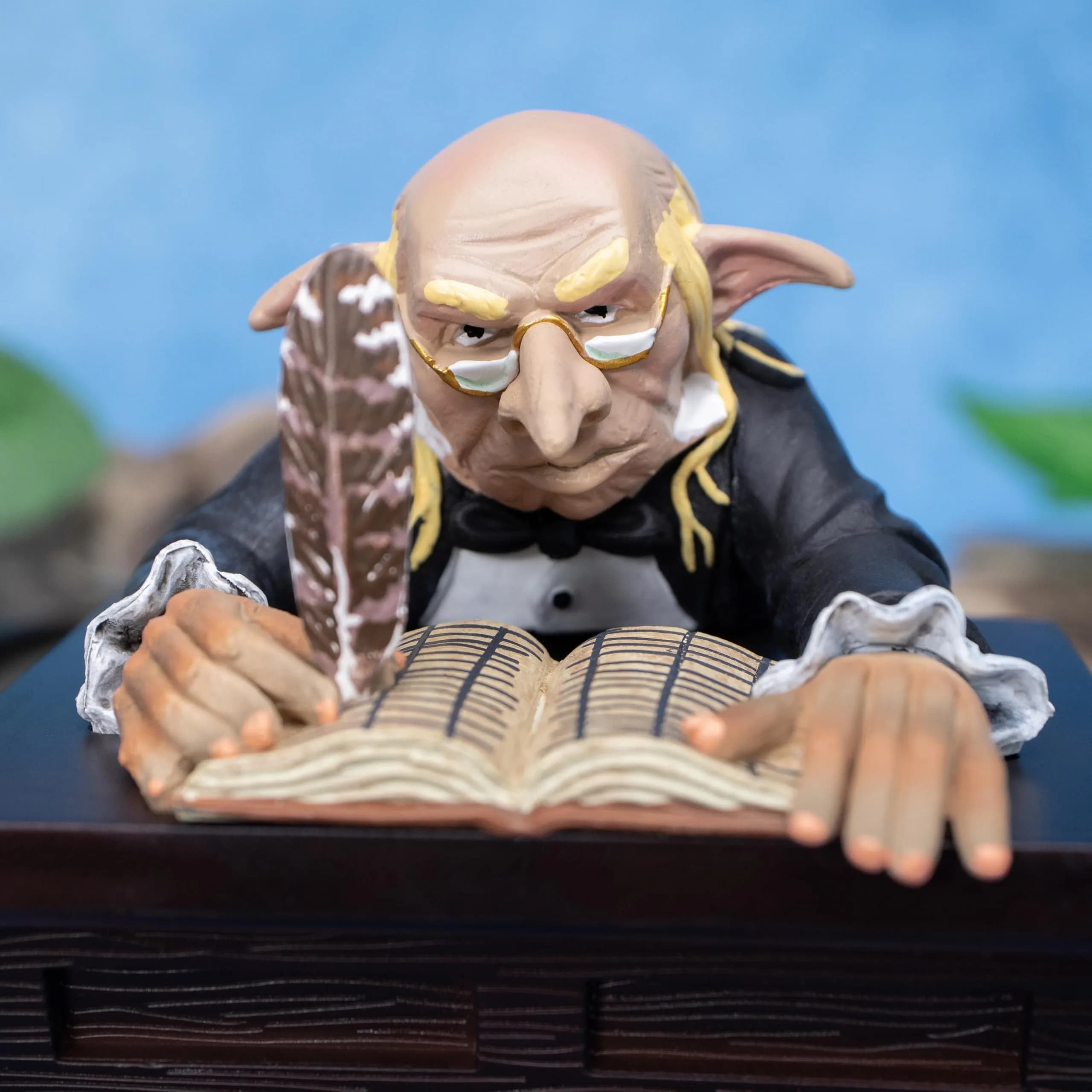 The Noble Collection Harry Potter Magical Creatures No.10 Gringotts Goblin 17.78cm (7in) Display Case | Officially Authorized Warner Brothers Collectible - view 5