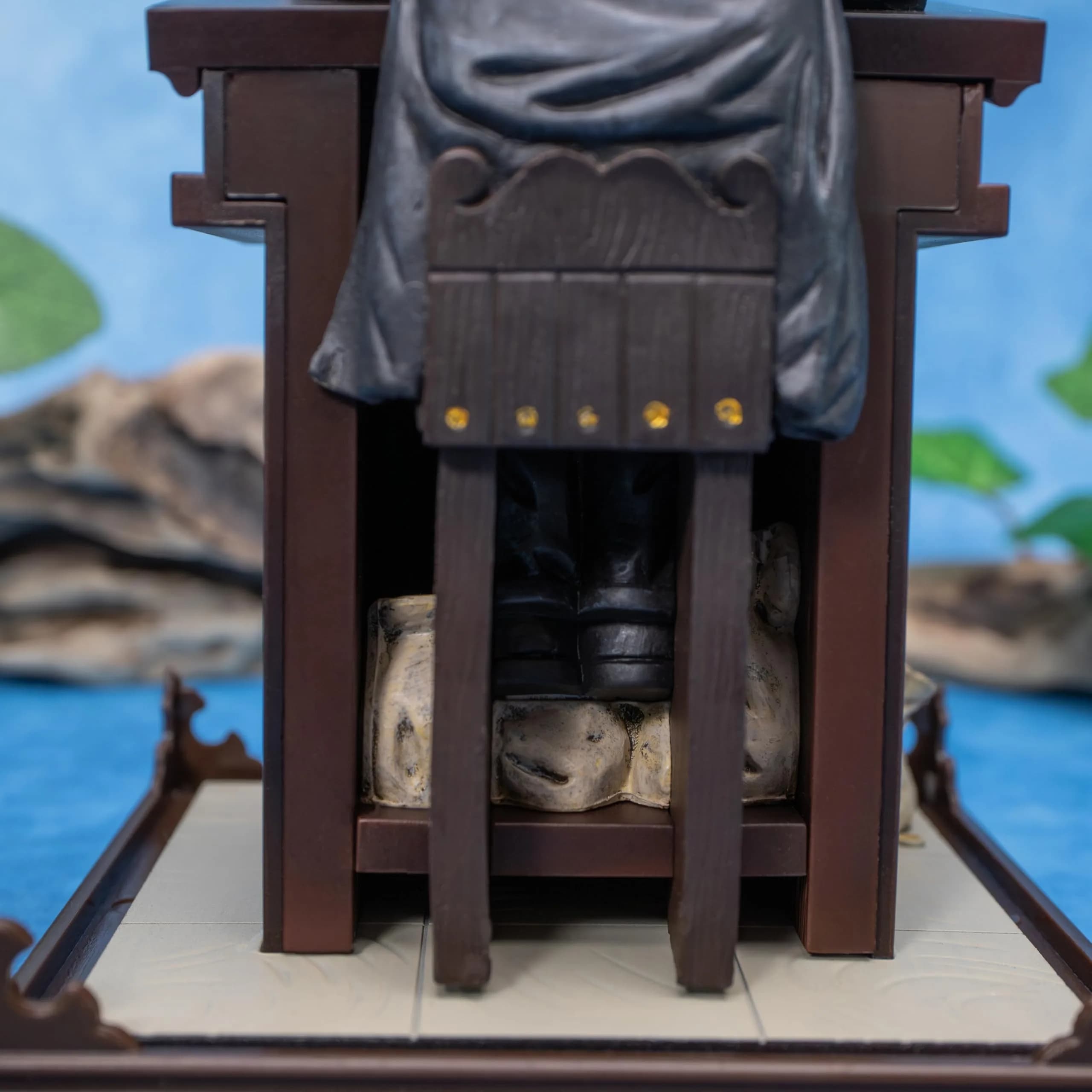 The Noble Collection Harry Potter Magical Creatures No.10 Gringotts Goblin 17.78cm (7in) Display Case | Officially Authorized Warner Brothers Collectible - view 8