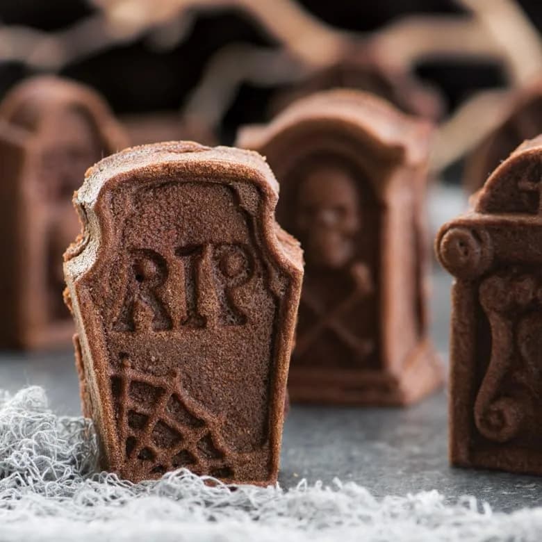 Nordic Ware Tombstone Cakelet Pan 1.06 L (4.5 cups) | Eerie Graveyard Centerpiece thumbnail 8