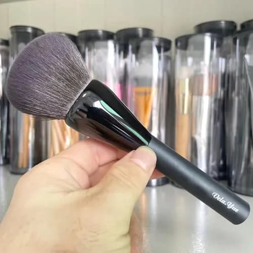Vela.Yue Large Powder Makeup Brush | Airbrushed Finish with Synthetic Fibers (17.5cm) thumbnail 2
