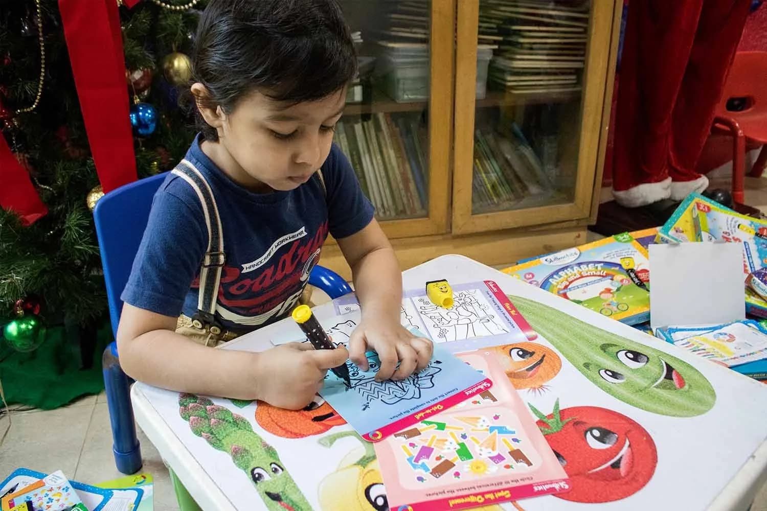 Skillmatics Boredom Buster Educational Game - Reusable Activity Mats with Dry-Erase Marker, Gifts, Travel Toy for Kids Ages 3-6 | ASTM-Tested Learning Game - view 2