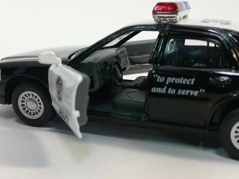KiNSMART Ford Crown Victoria Police Interceptor 1:42 Scale 5" Die-Cast Car | Pullback Action for Kids & Collectors thumbnail 4