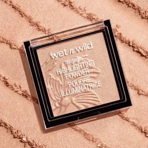 wet n wild MegaGlo Highlighting Powder, Blossom Glow | Shimmering Pearl Pigments thumbnail 4
