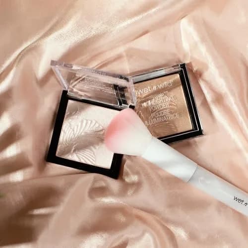 wet n wild MegaGlo Highlighting Powder Golden Flower Crown 5.3g (0.19 Oz) | Shimmering Glow for Cheekbones thumbnail 4