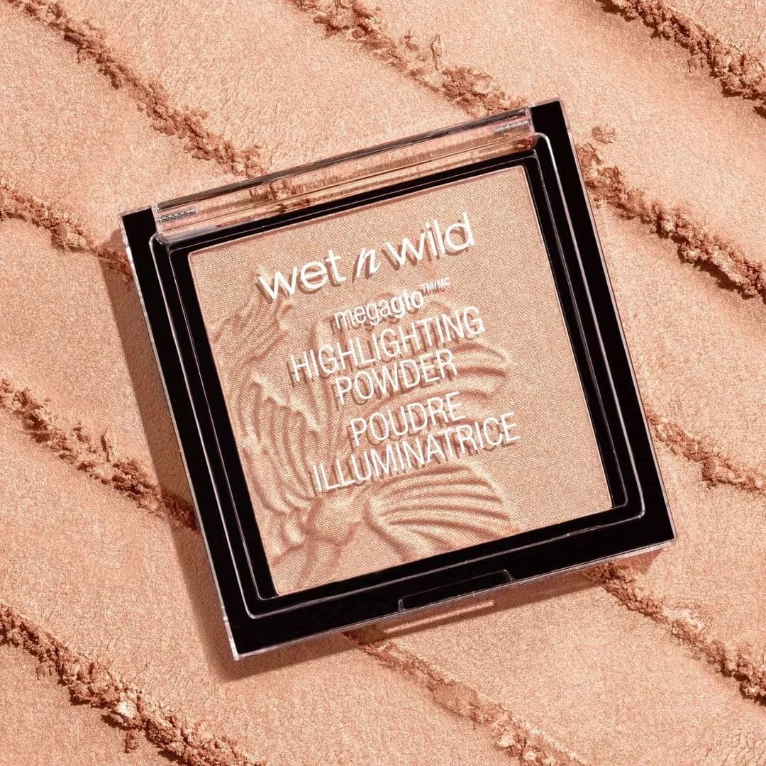 wet n wild MegaGlo Highlighting Powder Golden Flower Crown 5.3g (0.19 Oz) | Shimmering Glow for Cheekbones - view 3