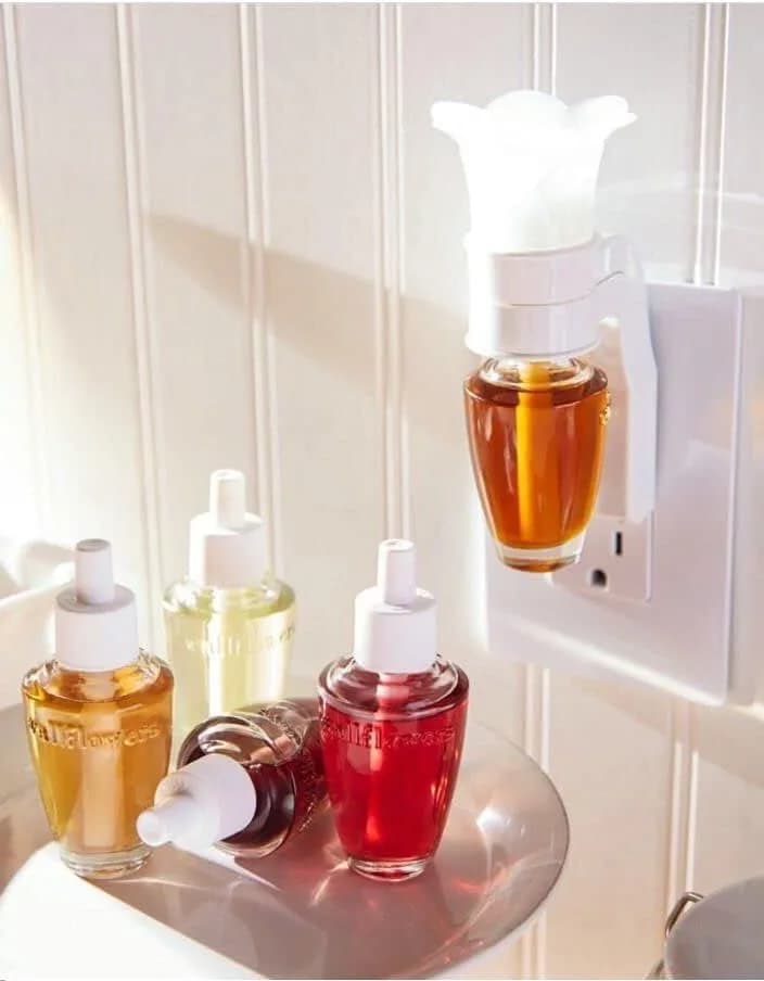 Bath & Body Works WHITE FLARE Wallflowers Fragrance Plug | Floral Unscented Home Decor Accessory (1 Count) thumbnail 2