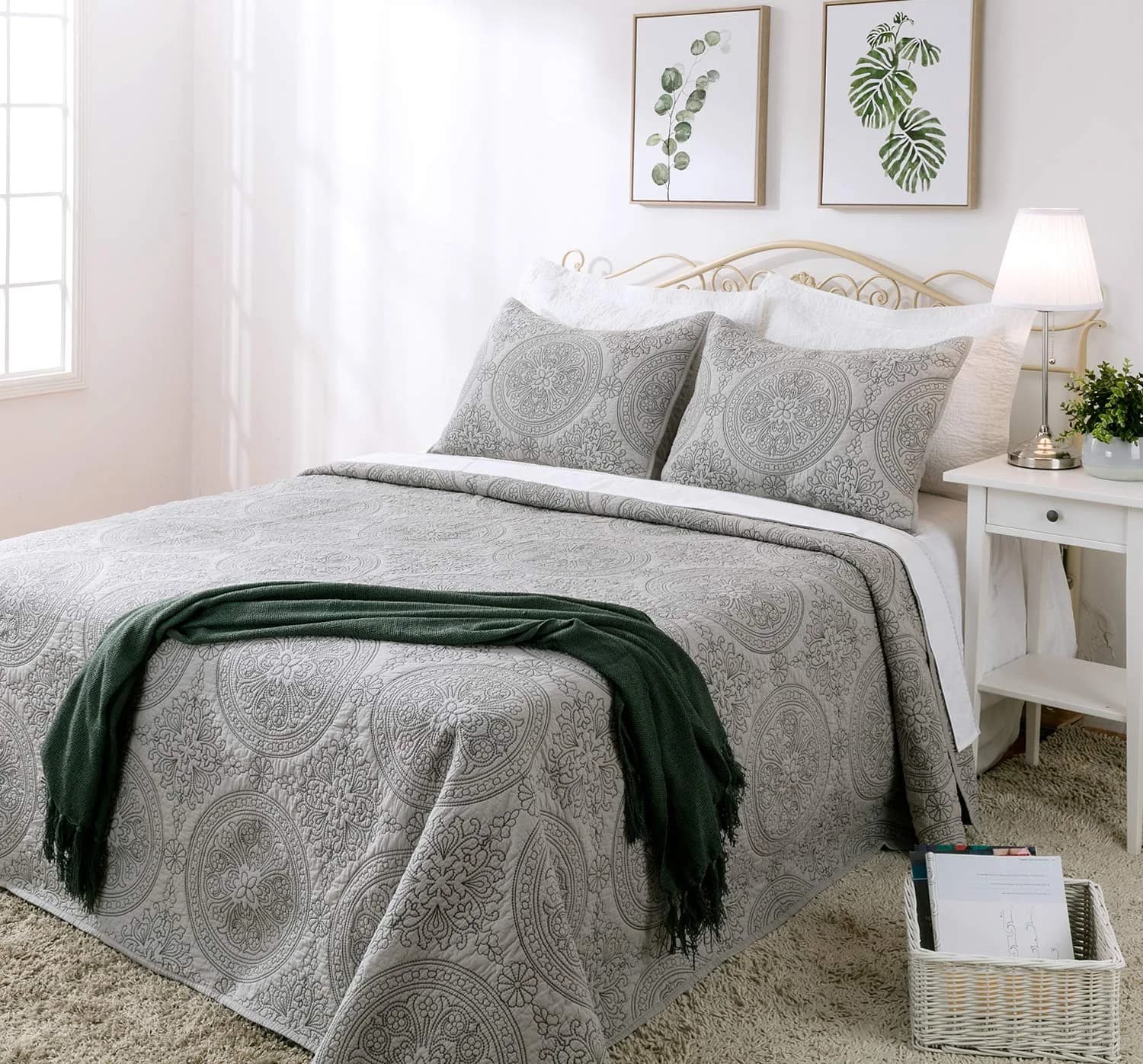 ELEGANT LIFE HOME Reversible Medallion Embroidered Bedding Solid 100% Cotton Quilt - Queen 90 x 95 inches, Gray