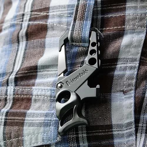 Hephis Skull Heavy Duty Key Chain Metal All - in - One Keychain with Organizer, Bottle Opener, Flat-Head Screwdriver & Can Opener, Carabiner (Black) thumbnail 3