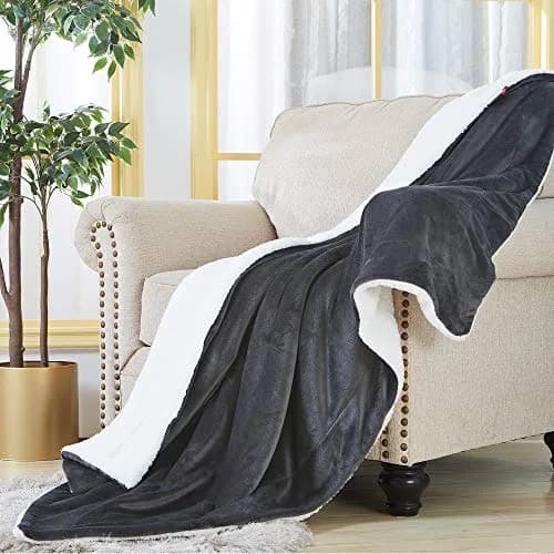 SOCHOW Sherpa Fleece Throw Blanket 60"×80" | Reversible Super Soft Plush in Dark Grey thumbnail 3