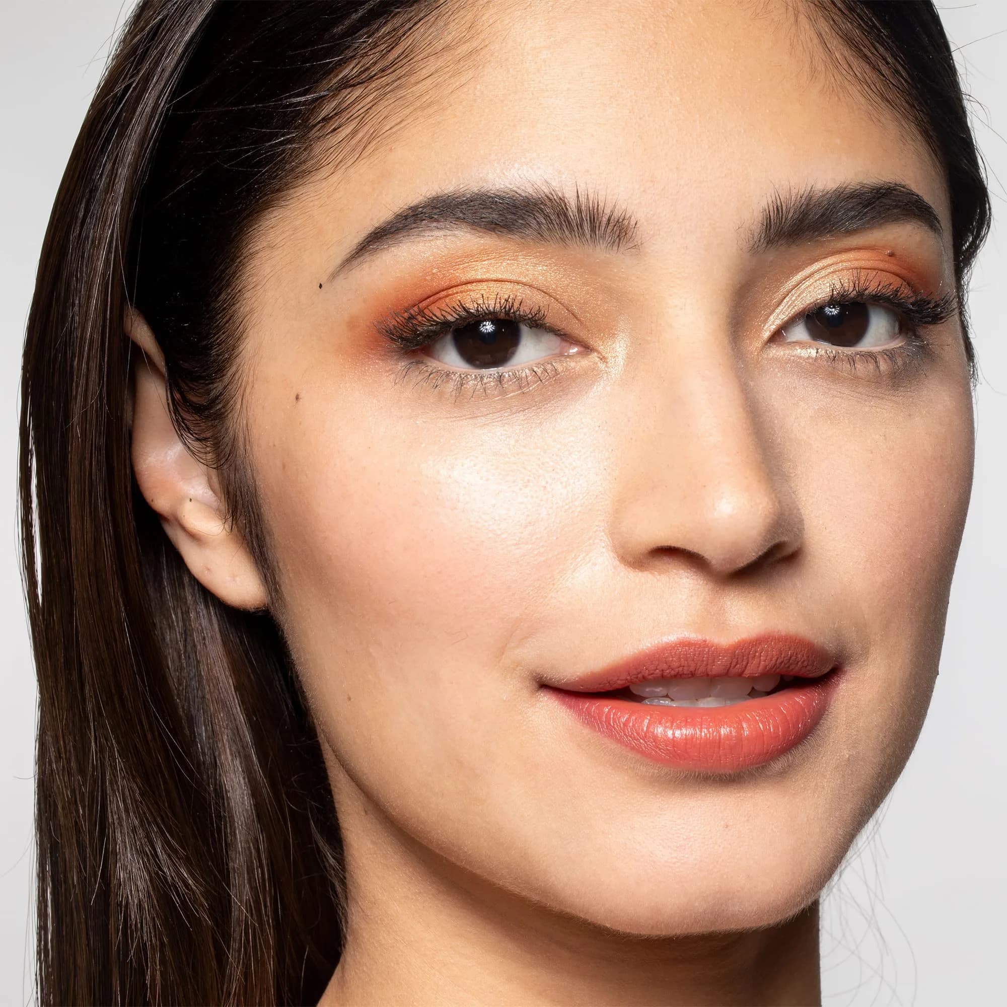 wet n wild MegaGlo Hello Halo Liquid Highlighter Makeup, Go With The Glow, 15ml (0.5 Fl Oz) | Shimmering Pearl Pigments for Radiant Skin - view 4