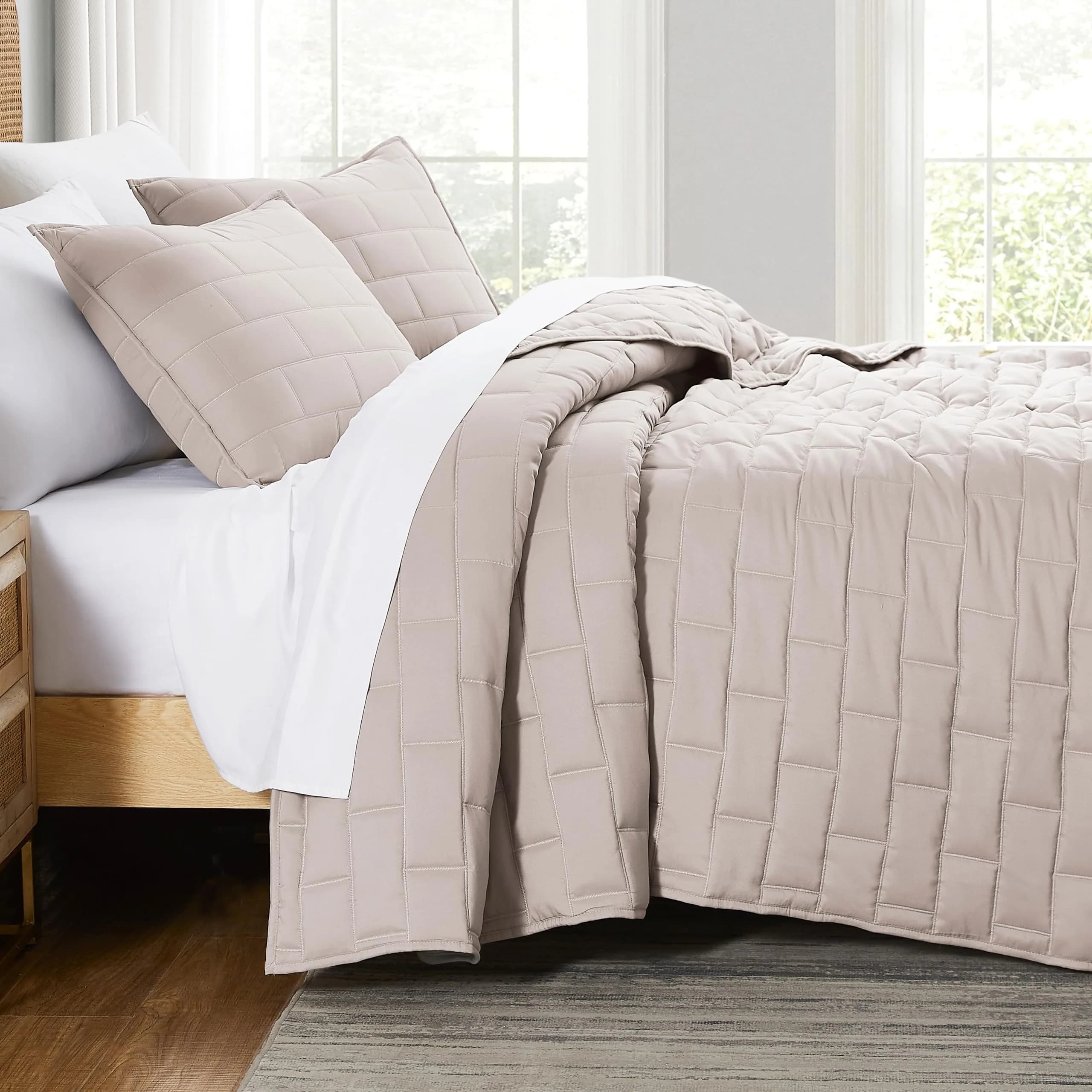 Southshore Fine Living Oversized Full / Queen Quilt Set with 2 Matching Quilted Pillow Shams, Bone | All-Season Microfiber Bedding