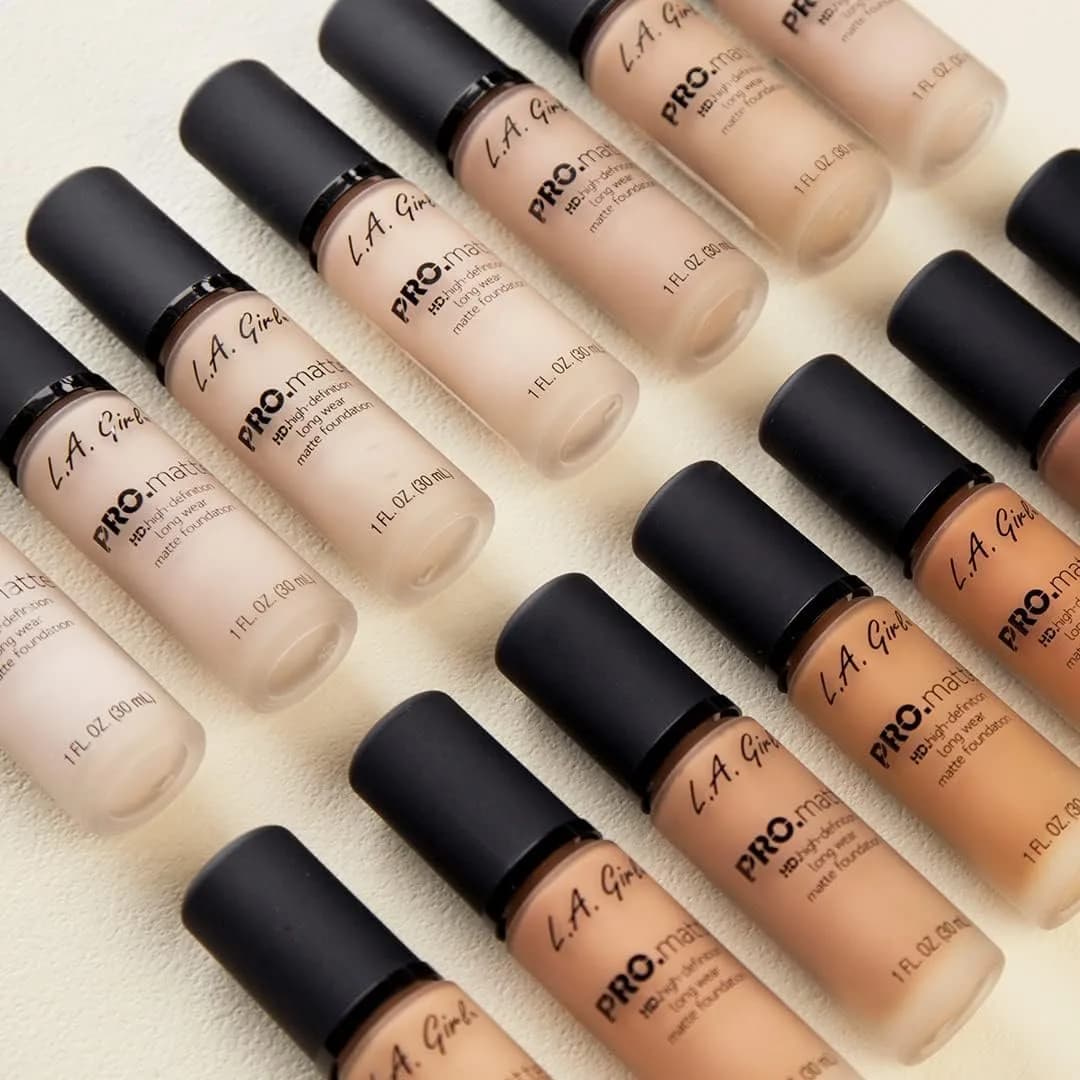 L.A. Girl PRO.Matte Foundation Bisque GLM672 118ml (4 Fl Oz) | Shine-Free All Day Wear - view 7