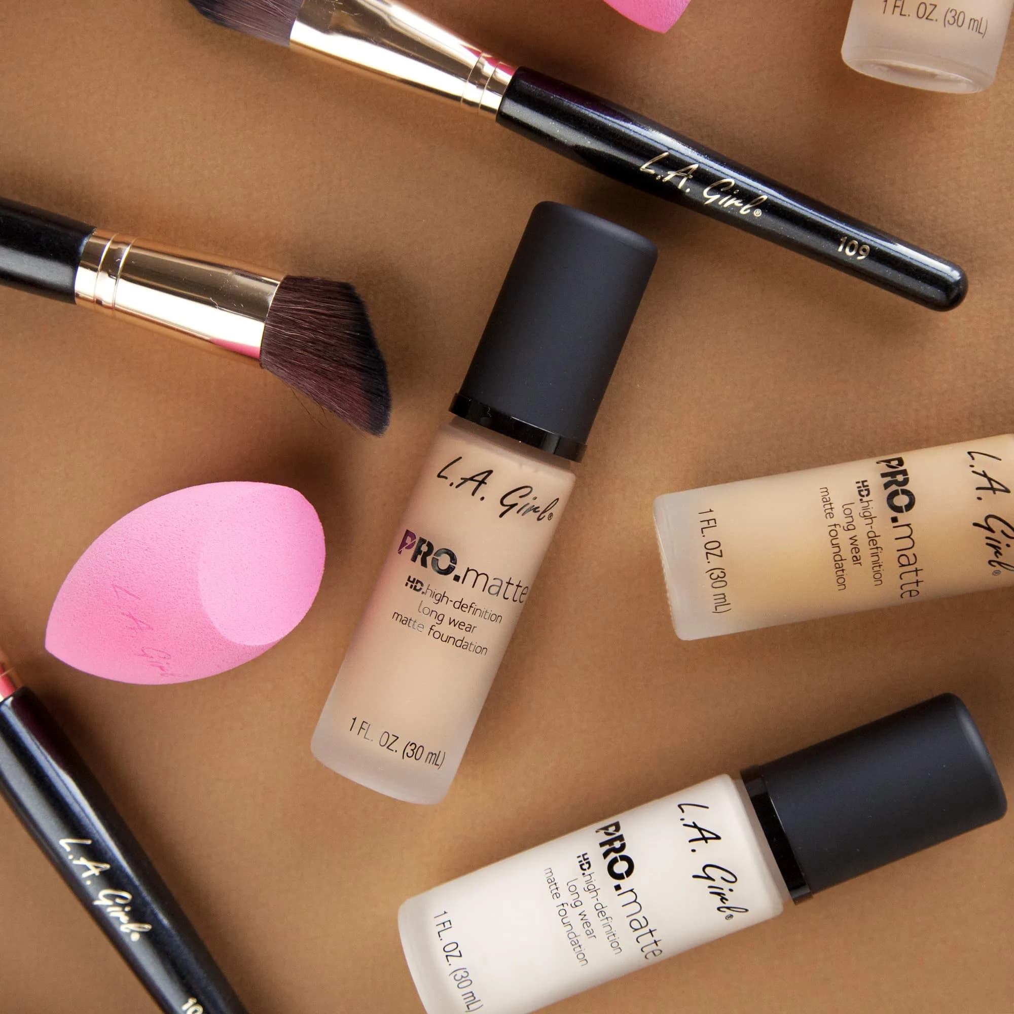 L.A. Girl PRO.Matte Foundation Warm Sienna GLM679 30ml (1 Fl Oz) | Soft Suede Finish for Oily Skin - view 3