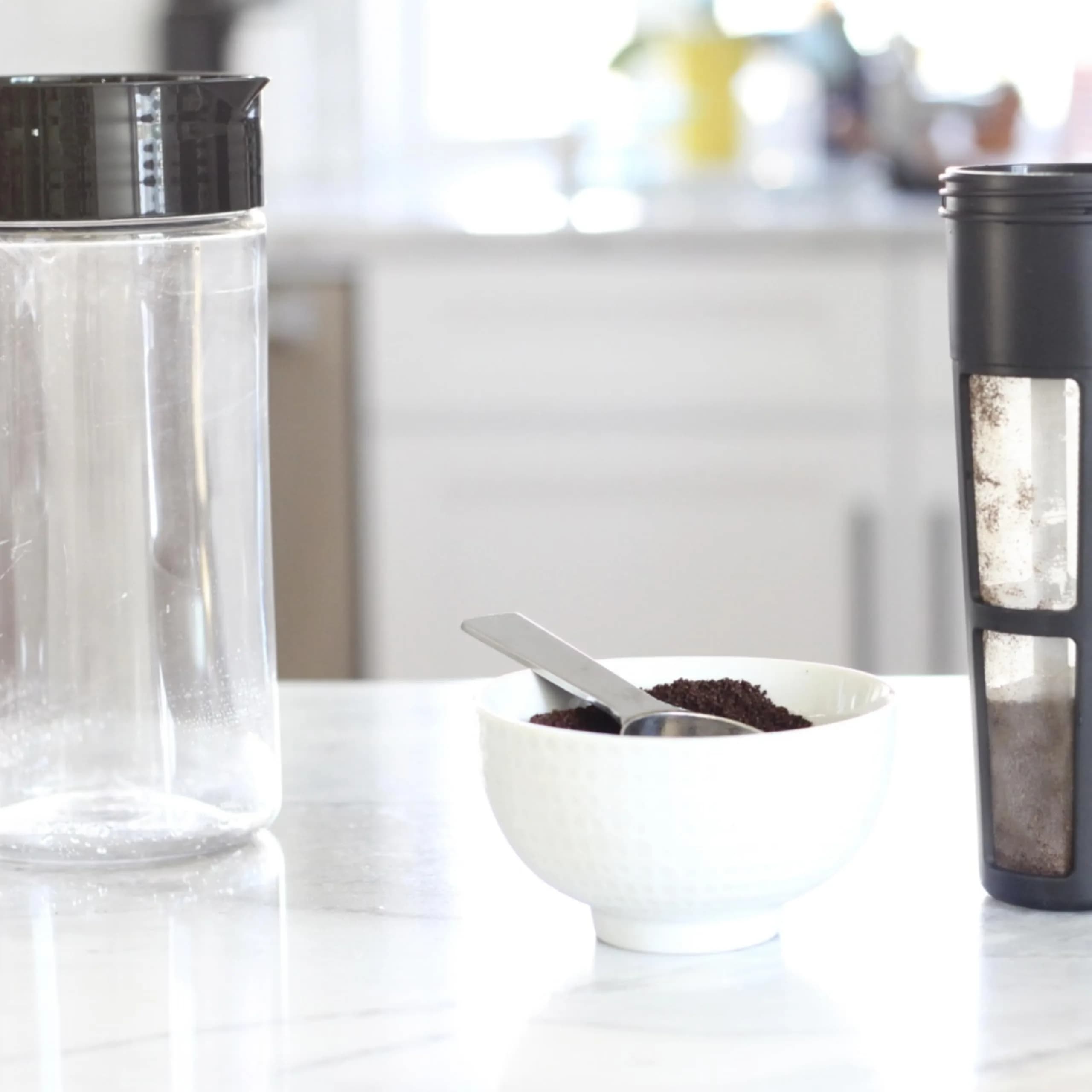 Takeya Deluxe Cold Brew Coffee Maker 1.89 L (2 qt) Black | Shatter-Proof Tritan Pitcher with Fine-Mesh Filter - view 8