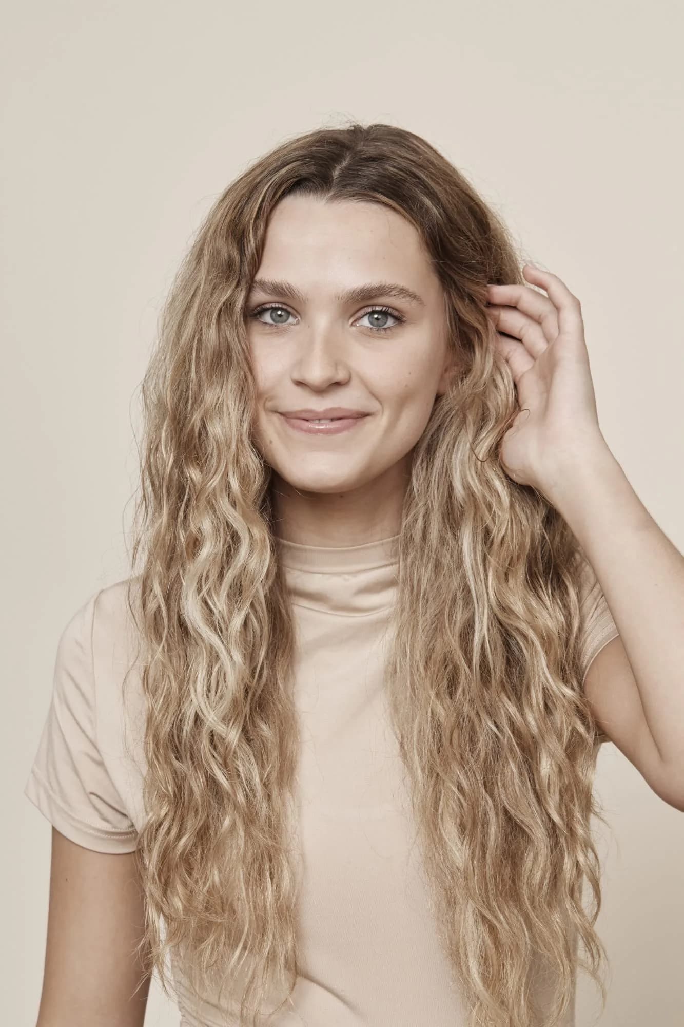 Not Your Mother's Beach Babe Sea Salt Spray 473ml (16 fl oz) | Effortless Soft Tousled Waves - view 6