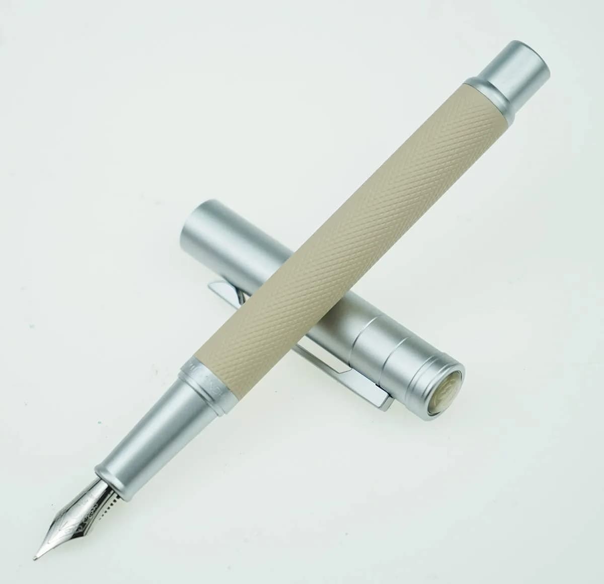erofa H3 Fountain Pen Fine Nib with Bamboo Clip, Silver Aluminum Alloy Writing Pen 135mm (0.5in) - view 2