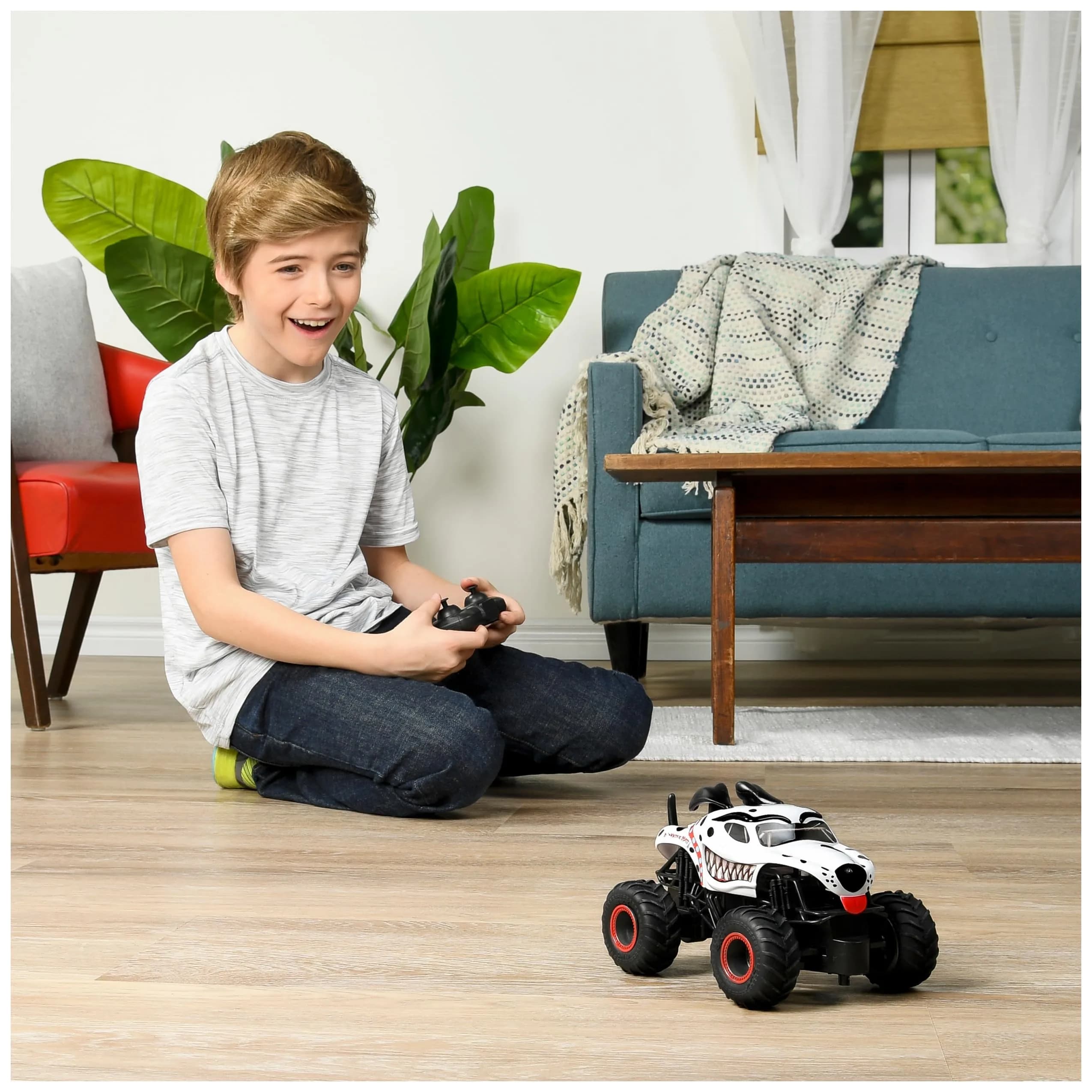 Monster Jam Monster Mutt Dalmatian RC Monster Truck 1:24 Scale | Official 2.4 GHz Remote Control Toy for Ages 4+ - view 3