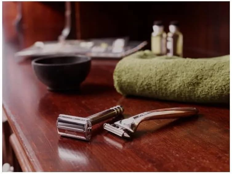 Wilkinson Sword Quattro Vintage Edition Men's Razor with 5 Blades | Titanium Coated Blades for Close, Comfortable Shave thumbnail 7