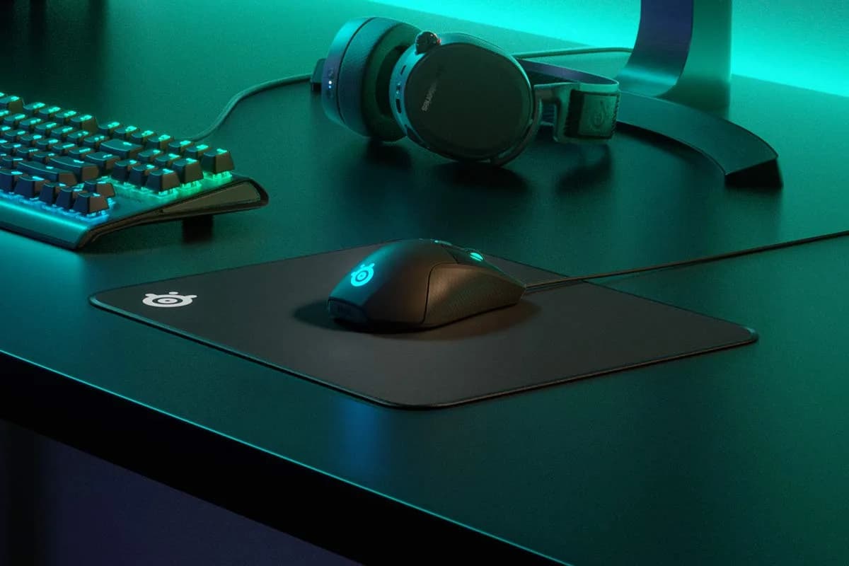 SteelSeries QcK Large Stitched Edge Gaming Mouse Pad, Black | Optimized for Gaming Sensors - view 3