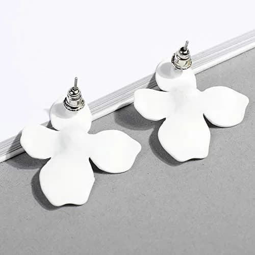 Artilady White Flower Boho Stud Earrings for Women | Hypoallergenic Lightweight Acrylic Resin thumbnail 4