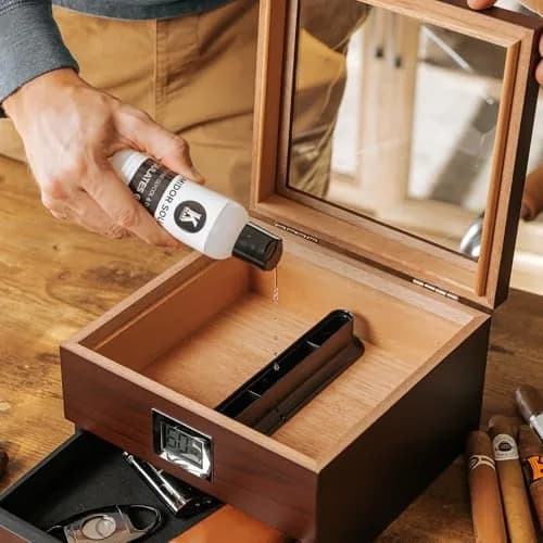 CASE ELEGANCE Klaro Humidor Solution 250ml | Regulates Humidor to 70% RH for Humid Climates thumbnail 3