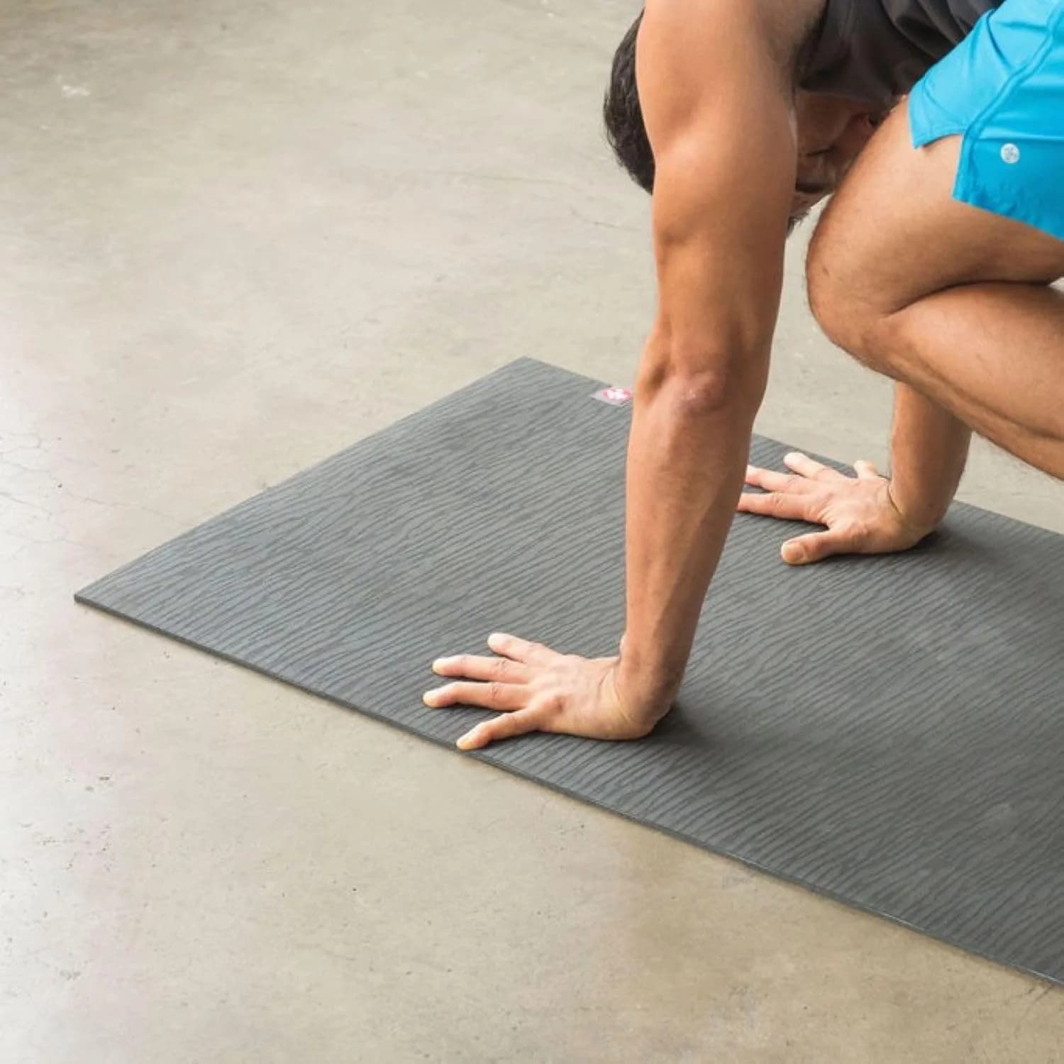 Manduka eKO SuperLite Yoga Mat 71" (180 cm) | 1.5mm Natural Rubber | Foldable Travel Mat | Midnight Blue - view 4