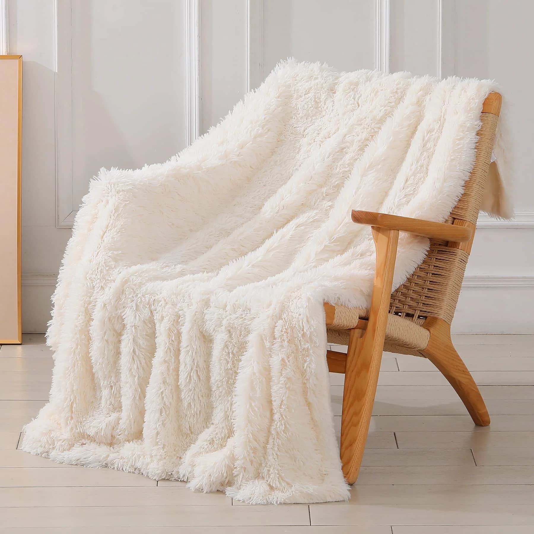 Tuddrom Decorative Faux Fur Throw Blanket 127x152 cm (50"x60") | Soft Fuzzy Plush Microfiber Fleece for Couch Sofa Bedroom — Cream White