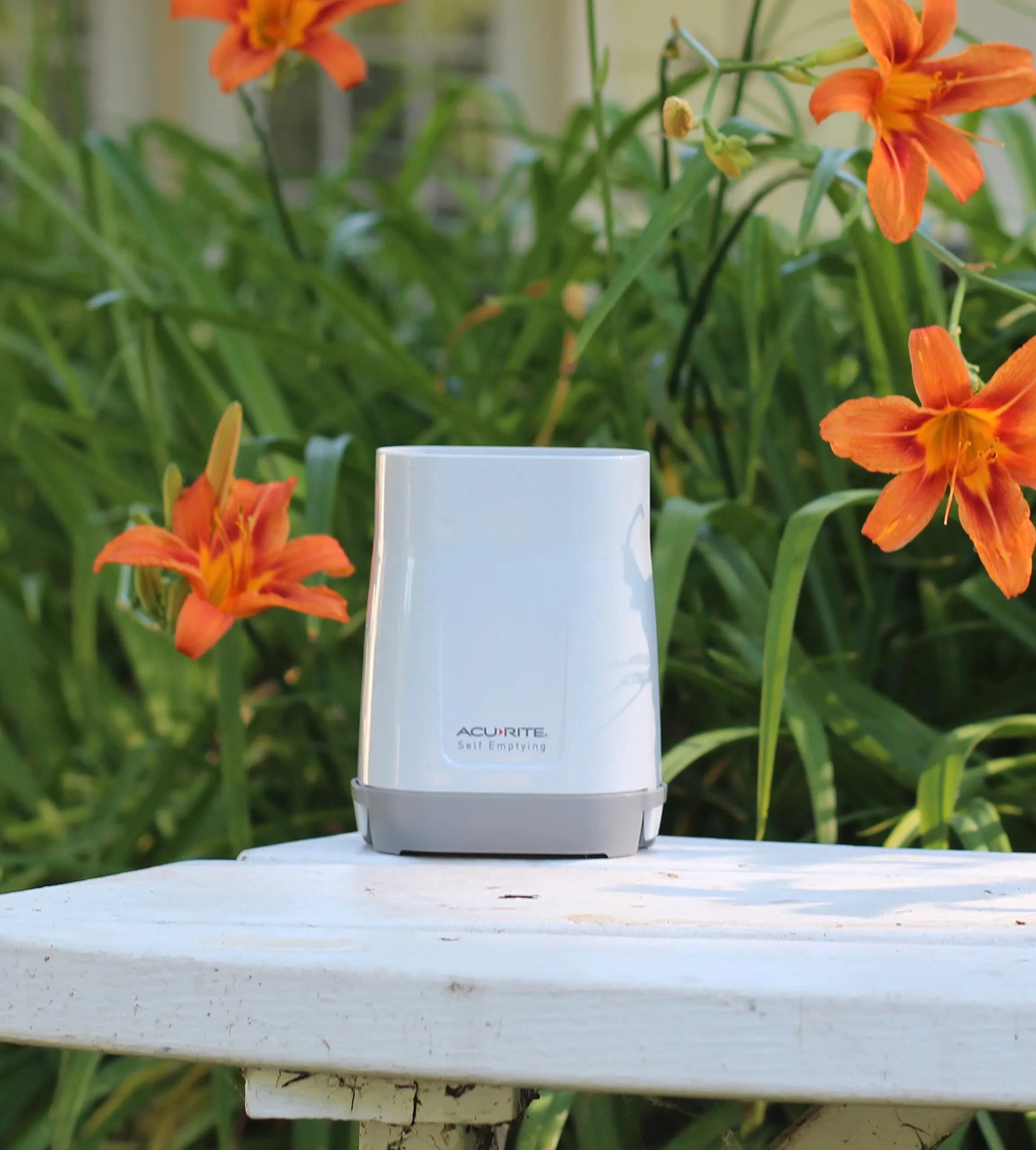 AcuRite Wireless Rain Gauge with Self-Emptying Collector & Alerts (0.9 lb) | Measures Rainfall Accurately - view 4