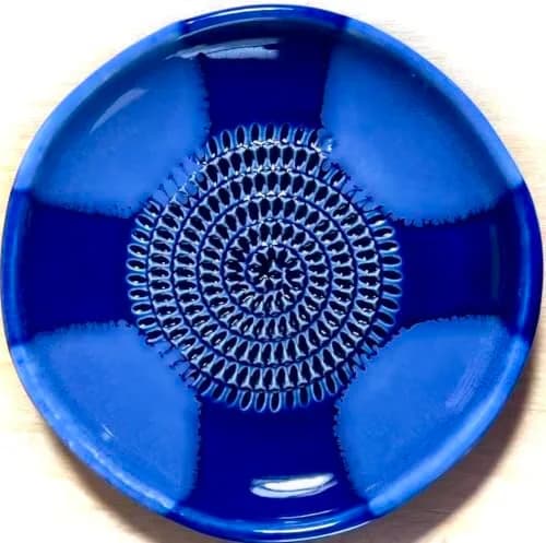 BonCera Ceramic Garlic Grater Plate 4-Piece Set - Blue Cross Glazed | Versatile Kitchen Tool for Garlic, Ginger & Fruits thumbnail 3