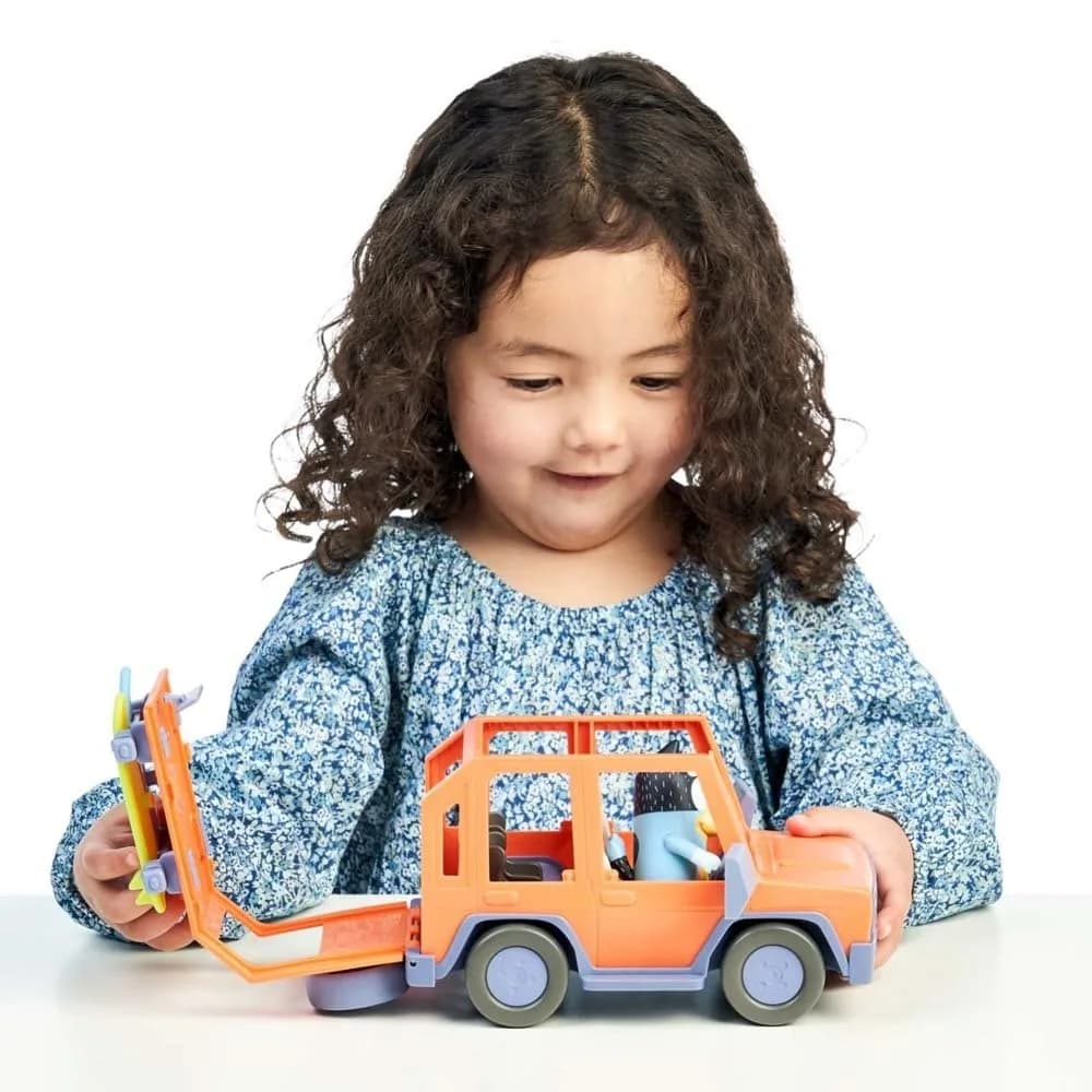 Bluey 4WD Family Vehicle with 1 Figure and 2 Surfboards | Customizable Car for Ages 3+ | 24.1cm (9.5in) Length - view 2