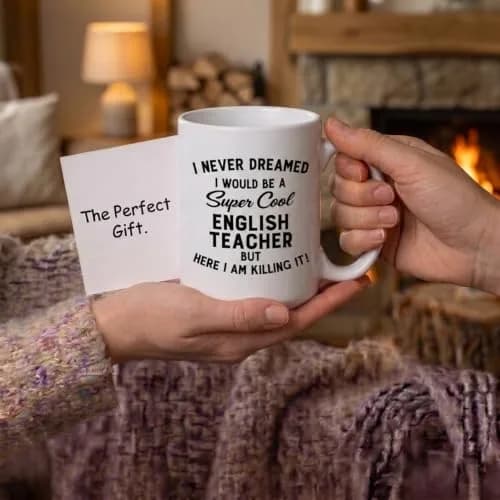 Artisan Owl I Never Dreamed I Would Be a English Teacher but Here I Am Killing It! Mug – 15 oz (444 ml) Large Funny Teacher Appreciation Present thumbnail 5