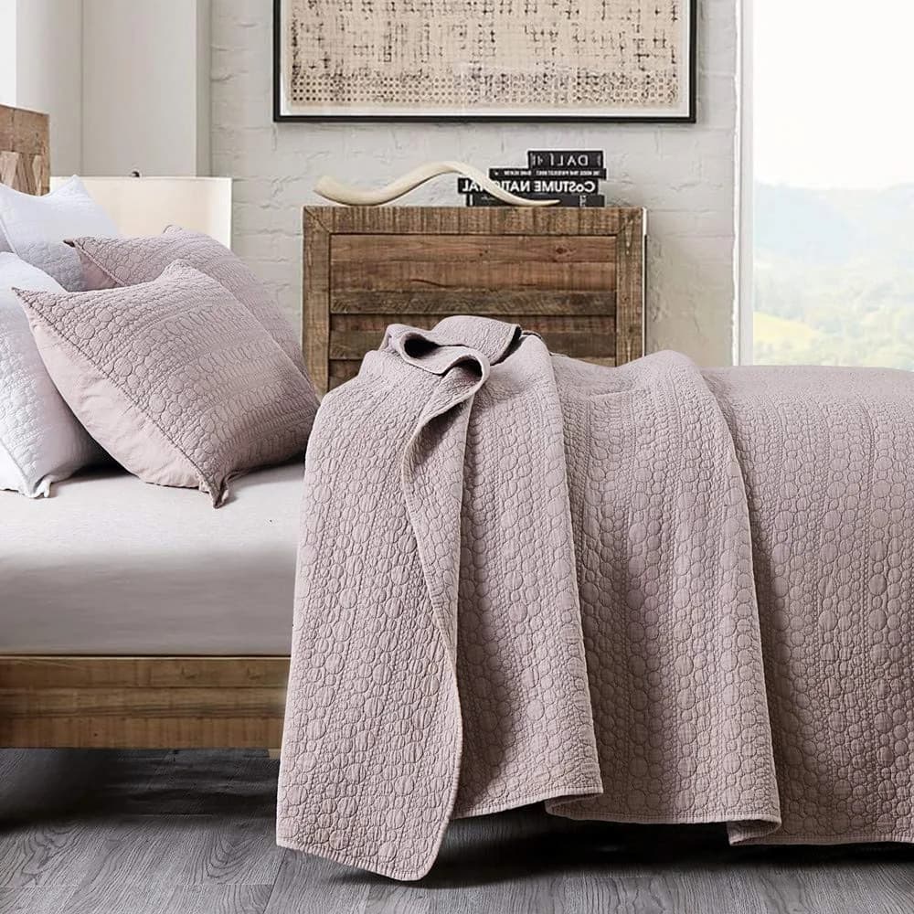 HORIMOTE HOME Quilt Set Queen Size Cameo Rose | Classic Geometric Spots, Ultra Soft, All Season Lightweight Bedspread - main product image