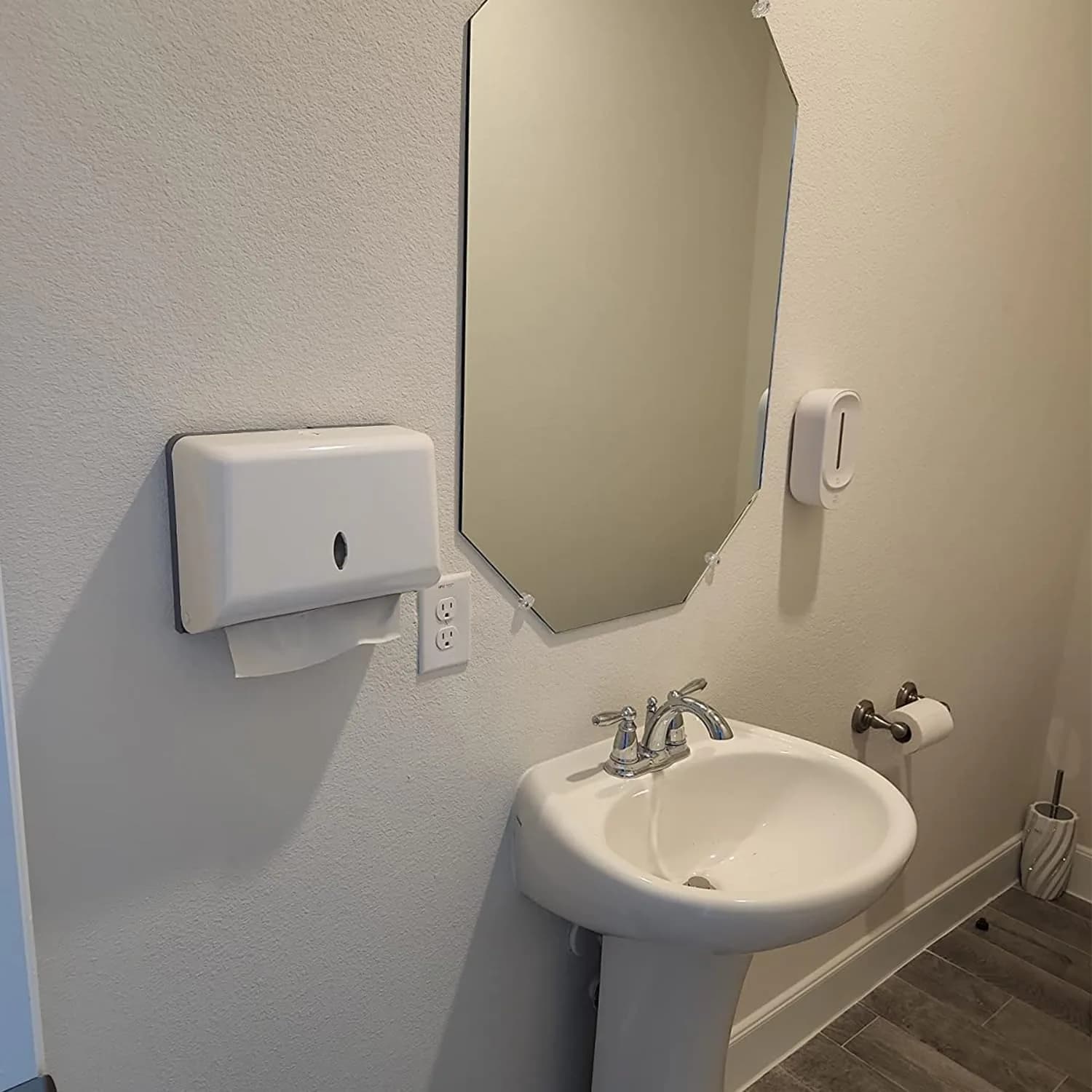 AIFUSI White Paper Towel Dispenser Holder | Holds 200 Interfolded Towels, Wall Mount for Kitchen & Bathroom - view 8