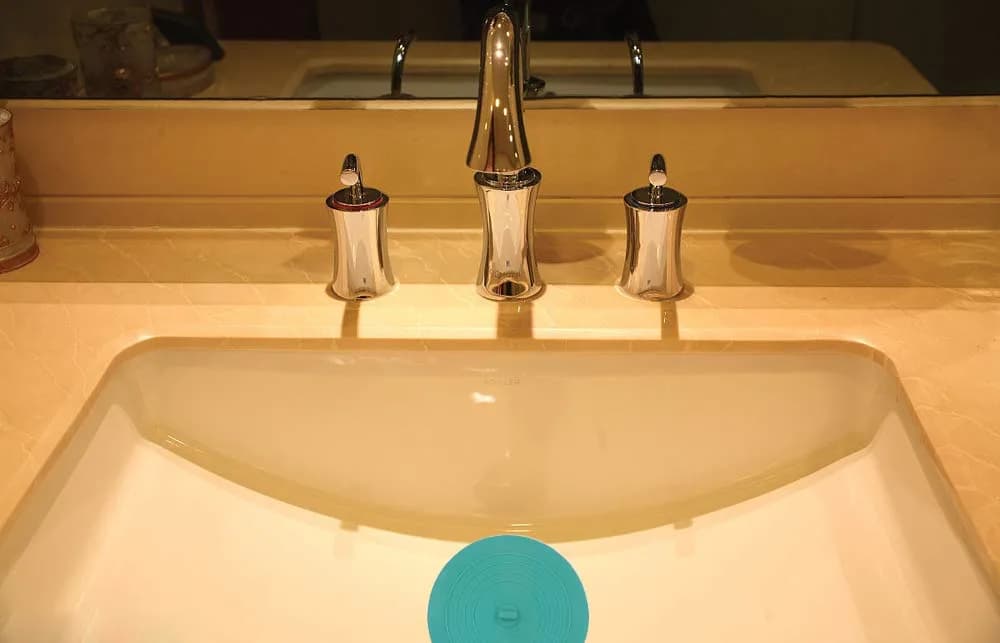 V-TOP 6 inch Green & Blue Tub Stopper 2 Pack - Transparent Silicone Drain Plug for Kitchen, Bath, Laundry - view 3