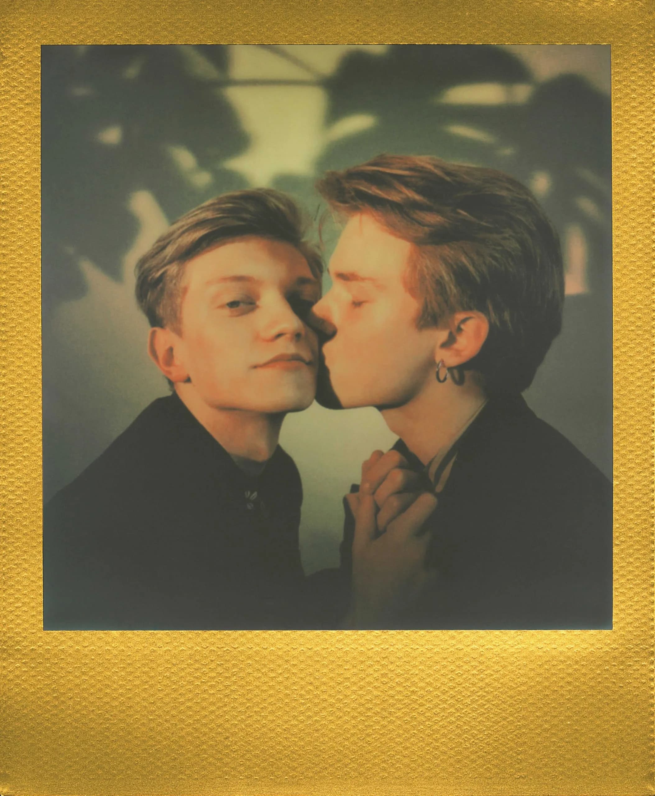 Polaroid i-Type Color Film - Golden Moments Edition Double Pack (16 Photos, Gold Frame) | Instant Film for Polaroid i-Type Cameras - view 3
