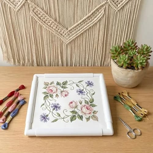 Wool Queen Universal Clip Frame 43.1x43.1 cm (17"x17") | Damage-Free Plastic Craft Hoop for Embroidery & Cross-Stitch thumbnail 4