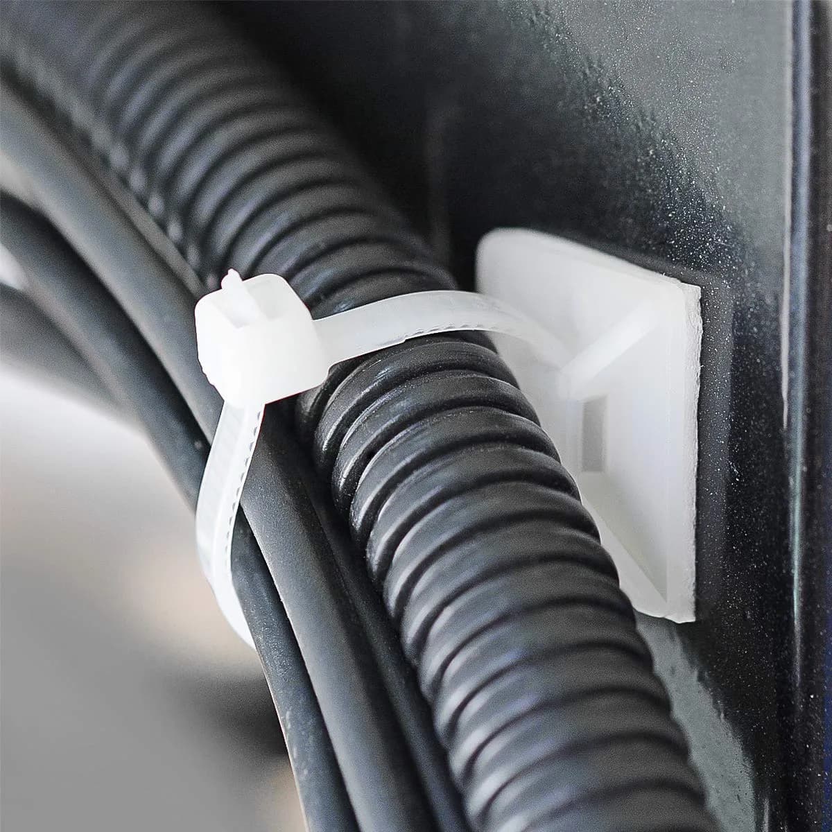 XHF White 3/4" Self-Adhesive Cable Tie Mounts - 500 Piece Pack | Secure Wire Organization - view 3