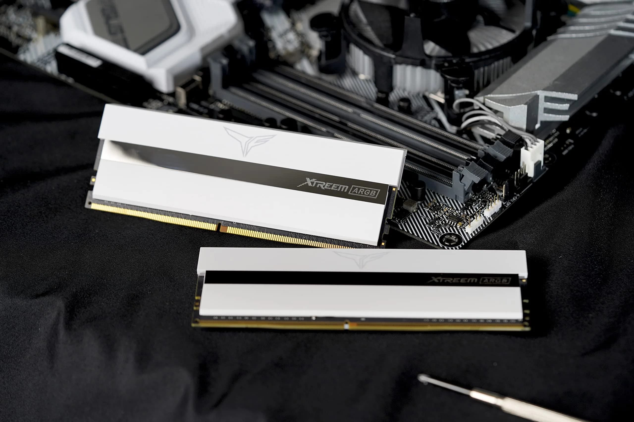 TEAMGROUP T-Force XTREEM ARGB DDR4 16GB (2x8GB) 3600MHz CL18 Desktop Gaming Memory Ram (White) | PC4-28800 Dual Channel - view 2