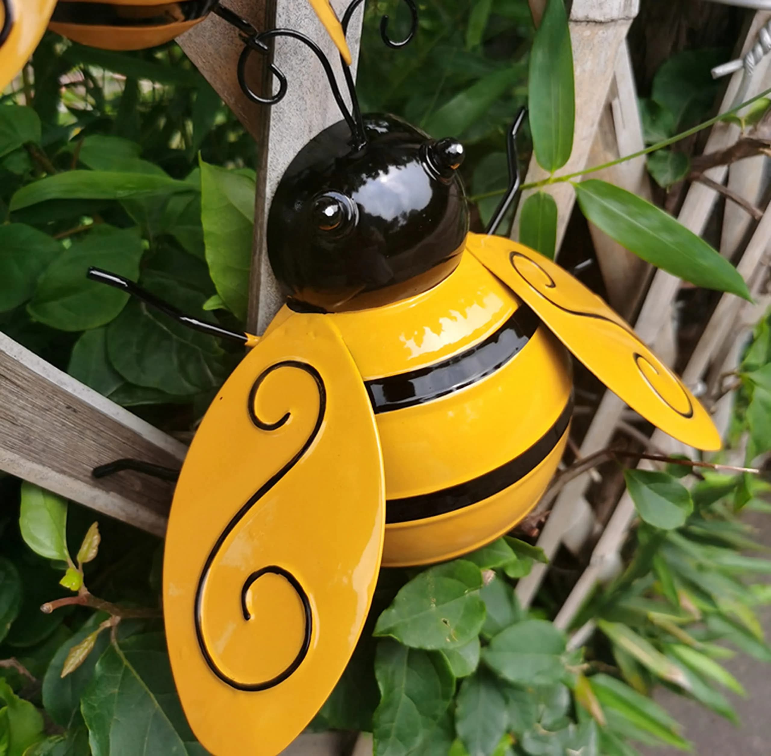 Yungeln Metal Wall Art Set of 4 Bumble Bees 10cm (3.97in) | Adds Whimsical Charm to Your Garden - view 5