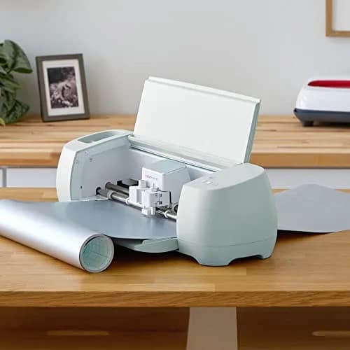 Cricut Smart Permanent Vinyl Matte Metallic Champagne 33cm x 3.7m (13in x 12ft) | Matless Cutting for Long Cuts thumbnail 5