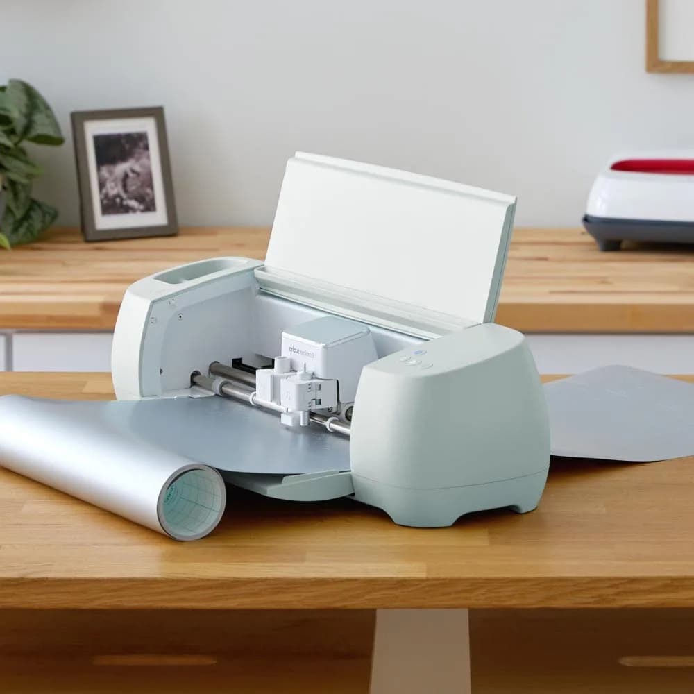 Cricut Smart Permanent Vinyl Matte Metallic Champagne 33cm x 3.7m (13in x 12ft) | Matless Cutting for Long Cuts - view 5