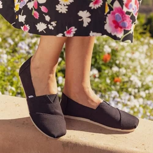 TOMS Women's Alpargata Classic Espadrille Black Recycled Canvas 23.6cm (US 6.5) | Comfortable Slip-On Flats for Everyday Wear thumbnail 2