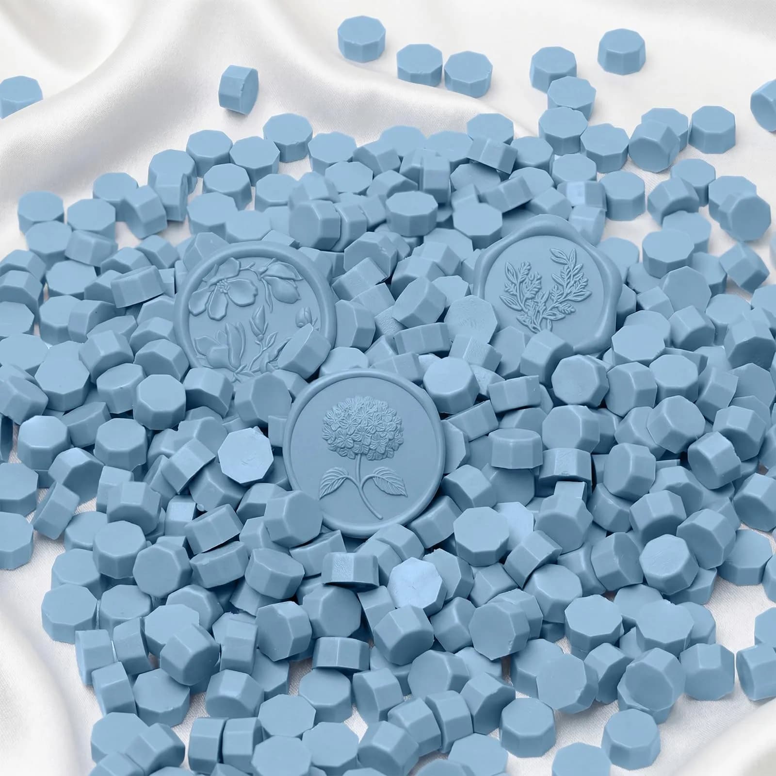 UNIQOOO Dusty Blue Sealing Wax Beads Nuggets 540 Pcs | Perfect for Wedding Invitations, Gift Wrapping, Wine Packages, Arts and Crafts Project — Dusty Blue