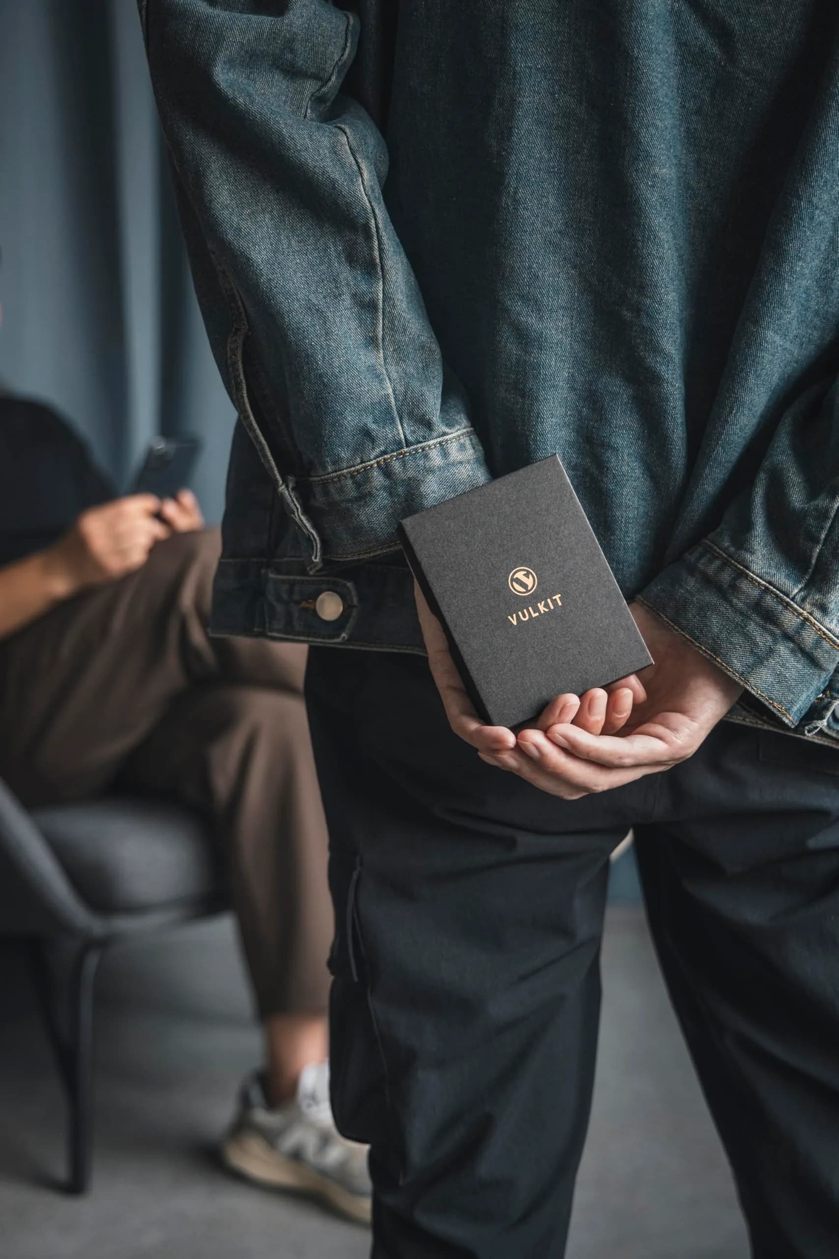 VULKIT Men's Card Holder Wallet with Coin Pocket & ID Window | Espresso Leather, 10 Card Capacity - view 7