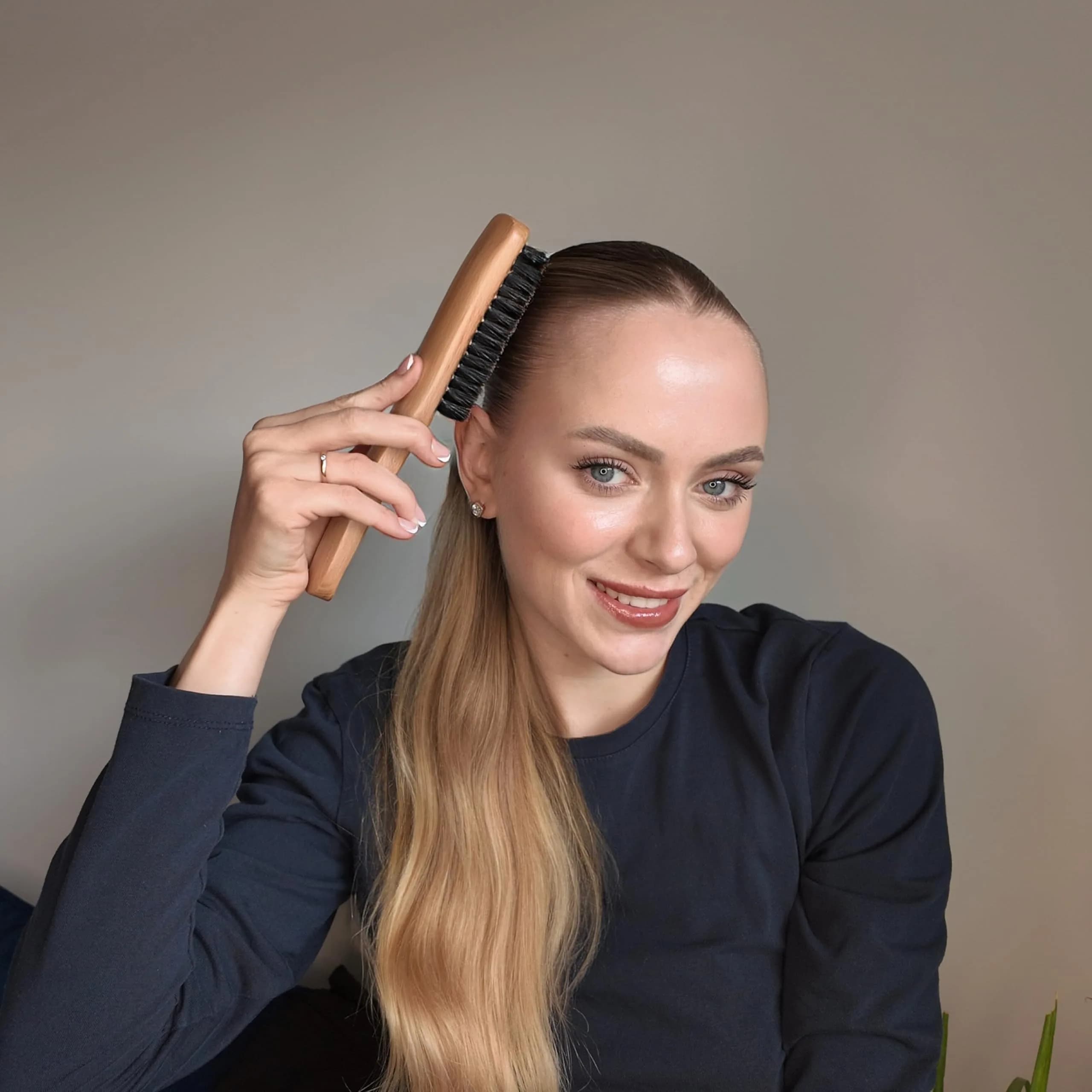 GranNaturals Boar Bristle Hair Brush - Large 10cm (4in) Smoothing Brush for Sleek, Frizz-Free Styles - view 9